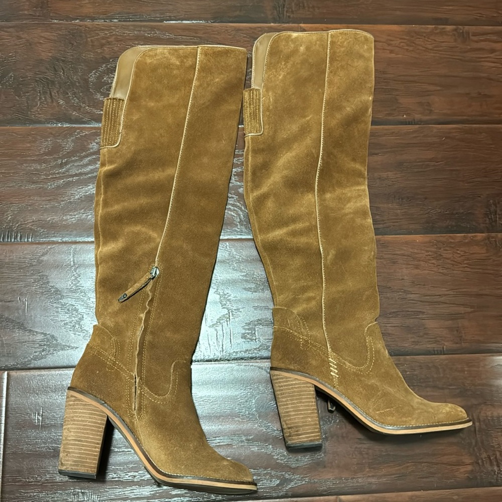 Brown suede dolce vita boots